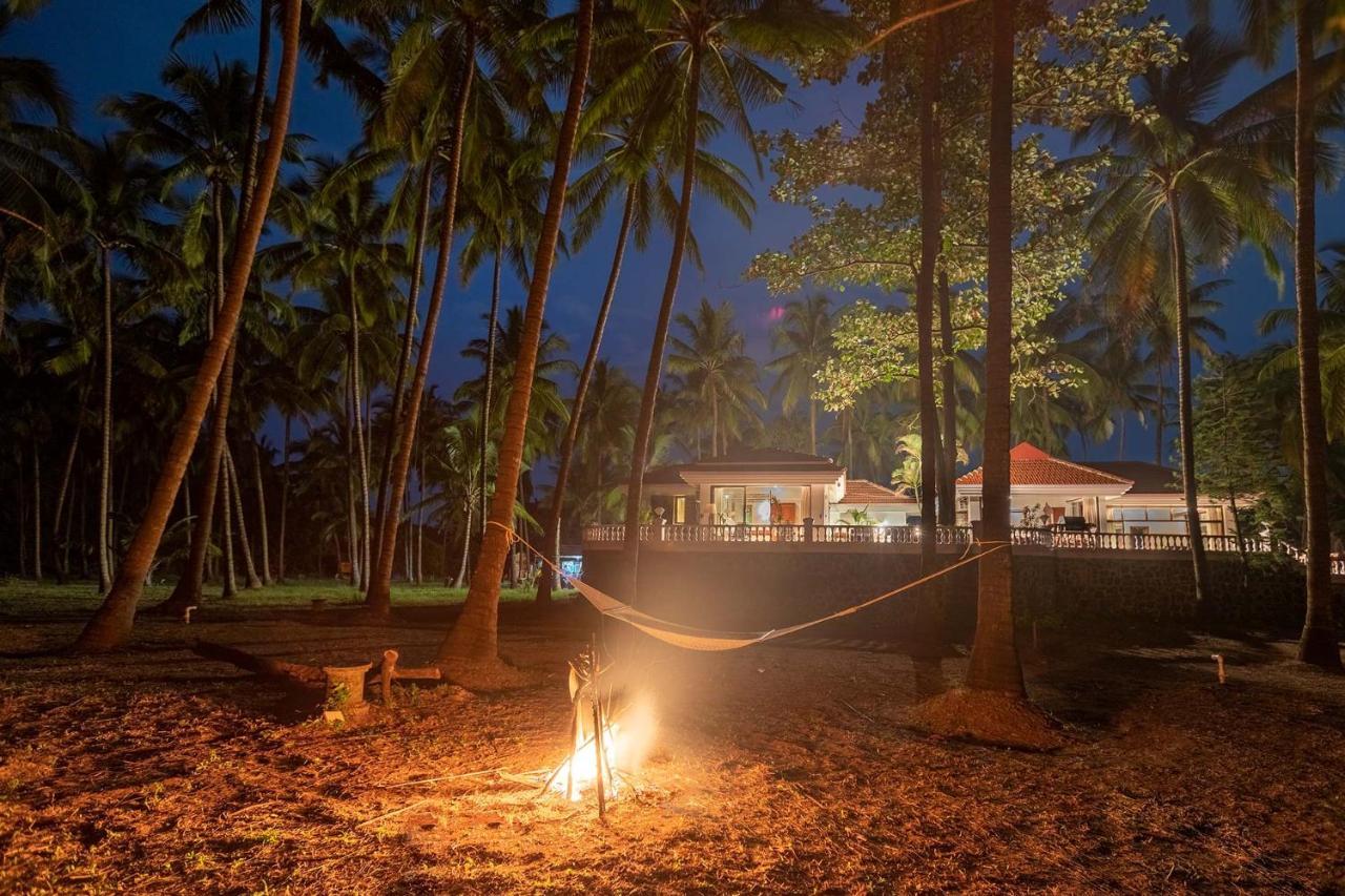 Casa Del Mer By Stayvista - Nearby Beach With, Sea-View Rooms & Coconut Farm アリバグ エクステリア 写真