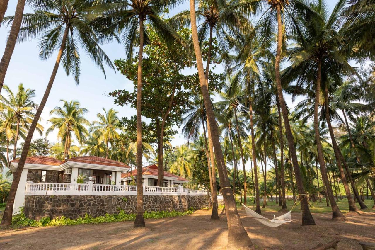 Casa Del Mer By Stayvista - Nearby Beach With, Sea-View Rooms & Coconut Farm アリバグ エクステリア 写真