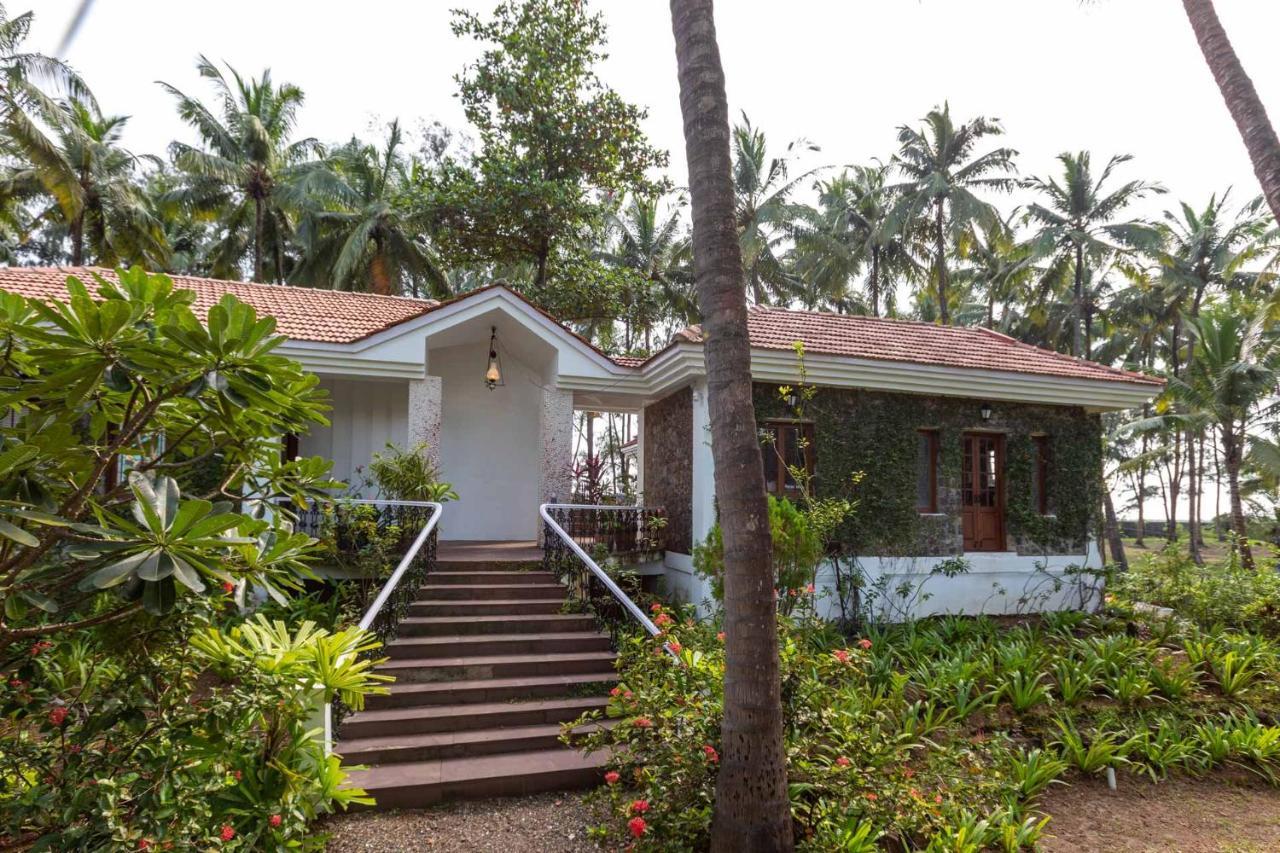 Casa Del Mer By Stayvista - Nearby Beach With, Sea-View Rooms & Coconut Farm アリバグ エクステリア 写真