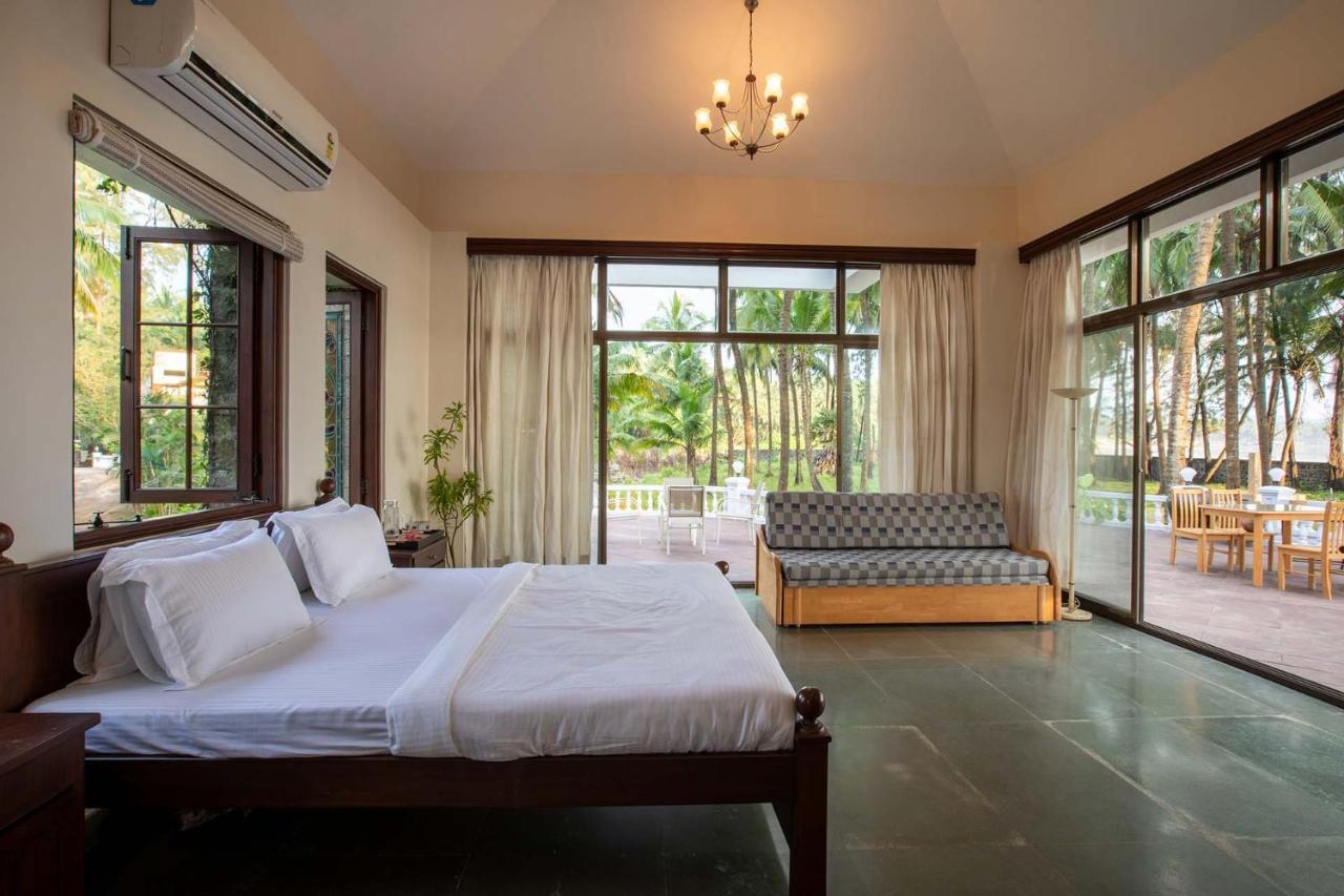 Casa Del Mer By Stayvista - Nearby Beach With, Sea-View Rooms & Coconut Farm アリバグ エクステリア 写真